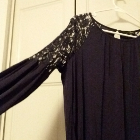 Lace shoulder Top NWOT - Picture 5 of 6